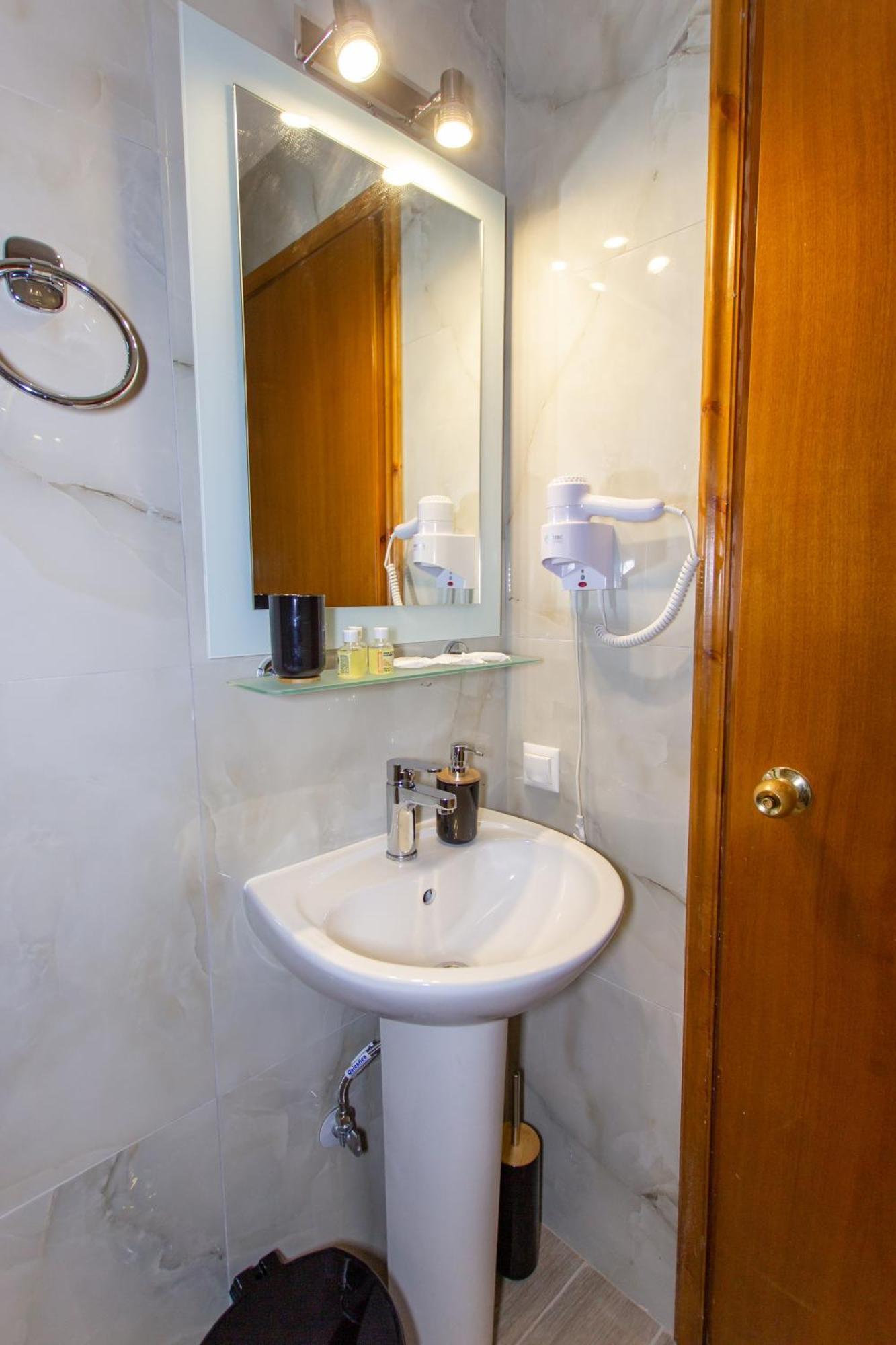 Athanasia Inn Vrasná Esterno foto