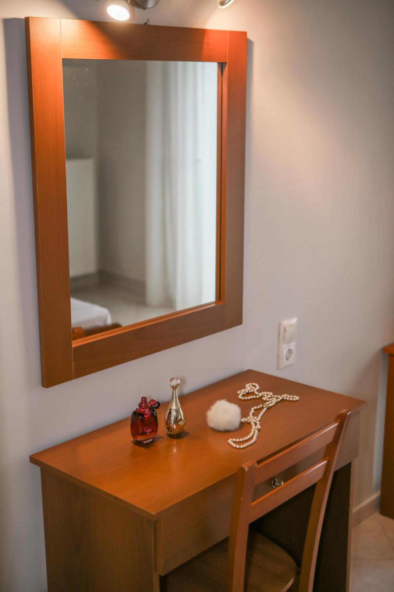 Athanasia Inn Vrasná Esterno foto