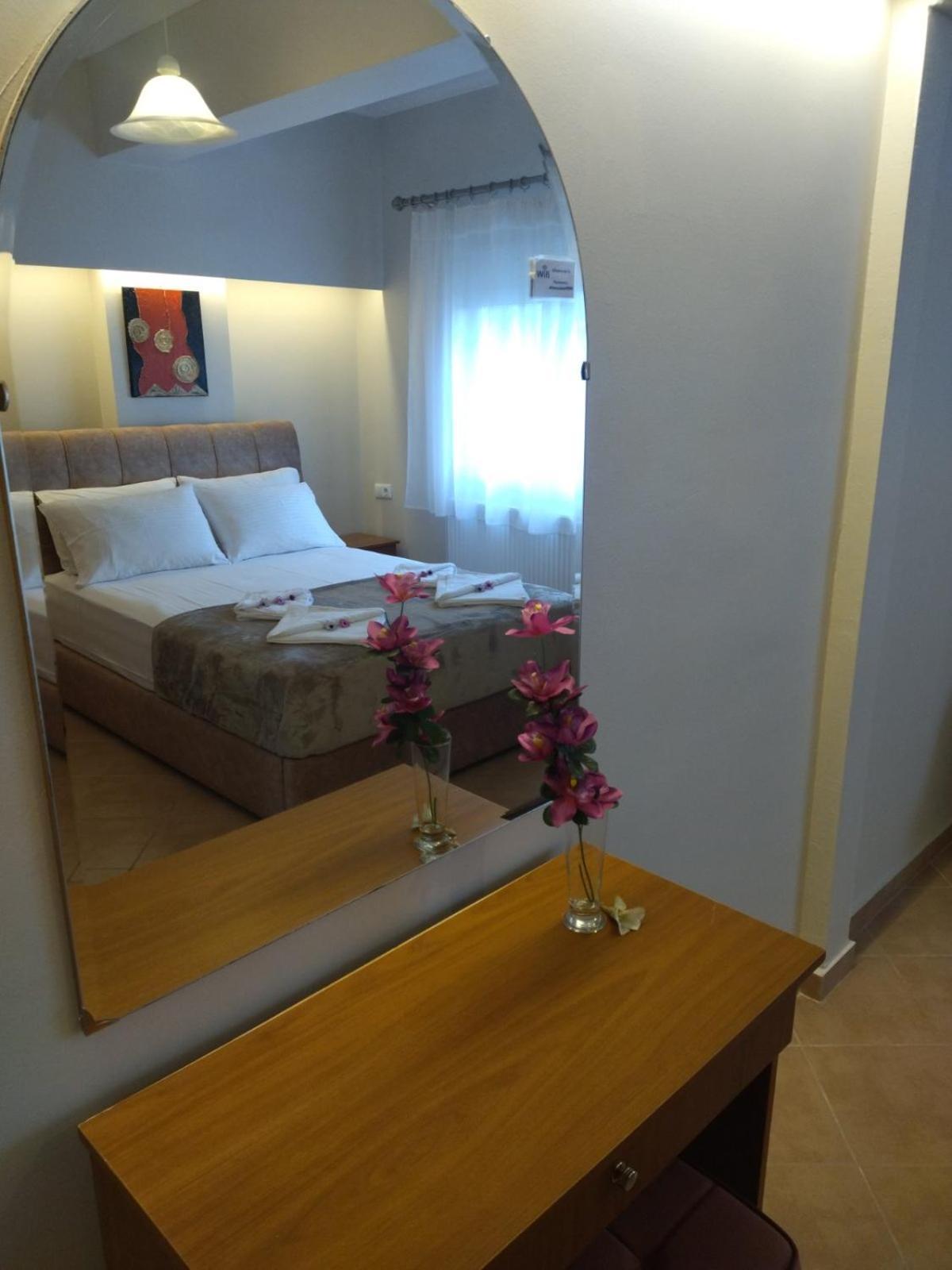 Athanasia Inn Vrasná Esterno foto